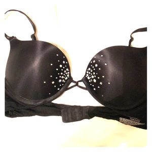 Victoria’s Secret bombshell bra